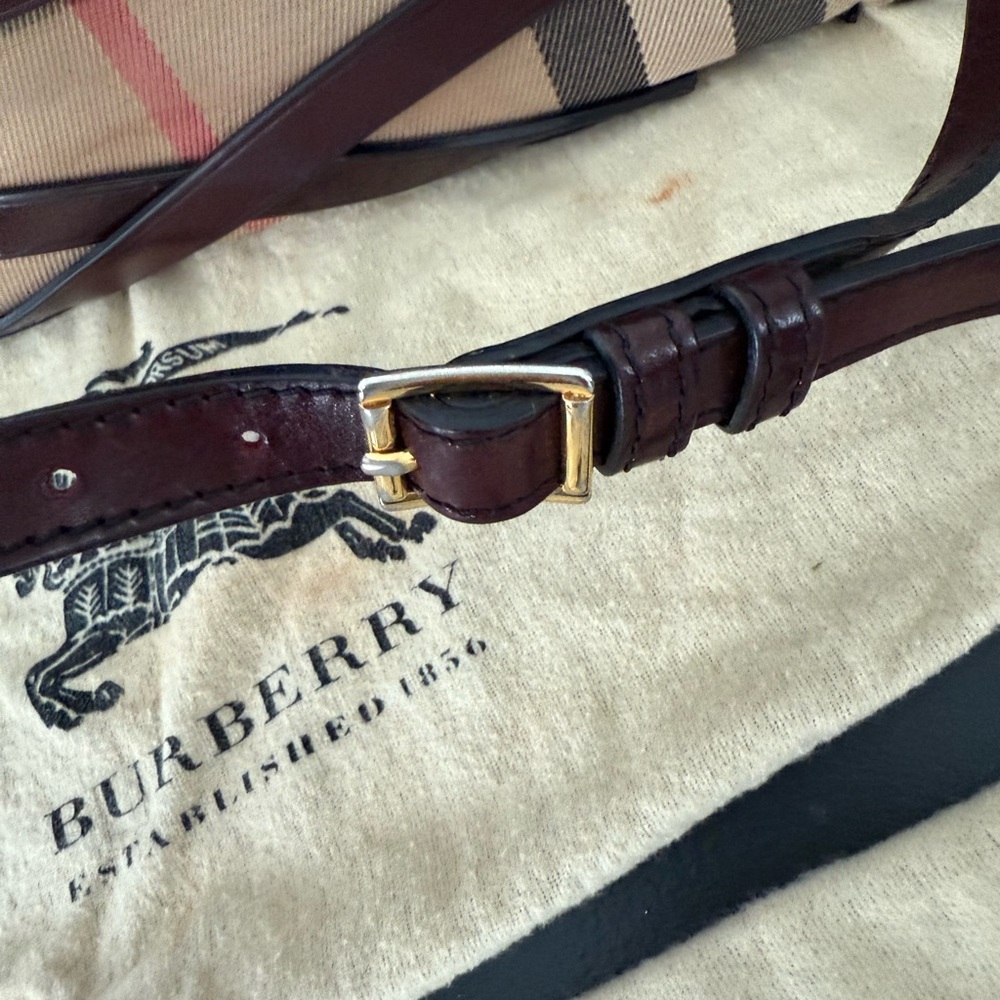 BURBERRY
House Check Bridle Calfskin Mini Parmoor Clutch Bag Dark Burgandy - Picture 7 of 12